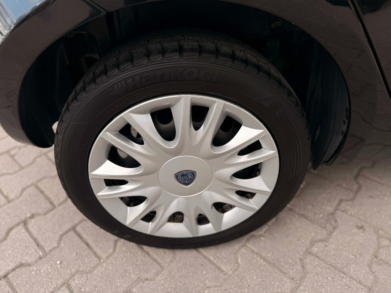 Lancia Ypsilon 1.2 69 CV 5 porte S&S Gold