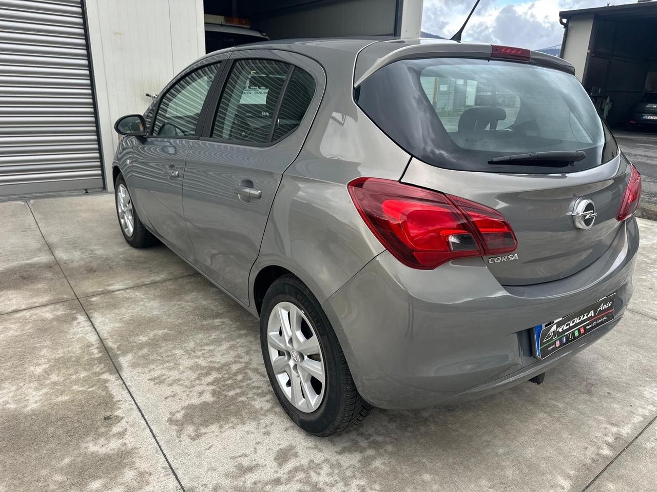 Opel Corsa 1.4 90CV 5 porte b-Color