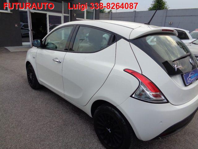 LANCIA Ypsilon 1.0 FireFly 5 porte S&S Hybrid Ecochic Silver