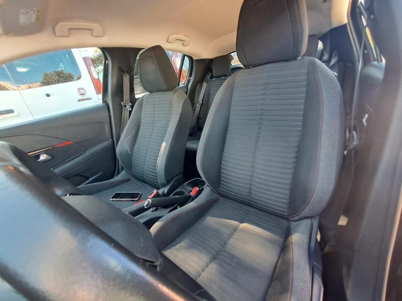 Peugeot 208 2022 garantita 12 mesi