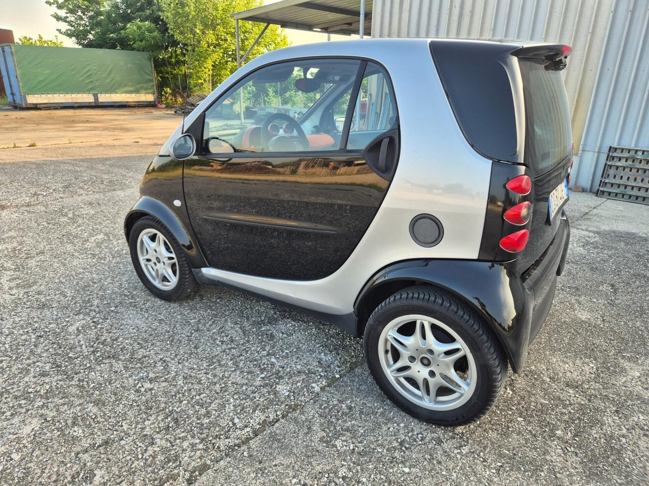 Smart 700 city-coupé pure (45 kW)