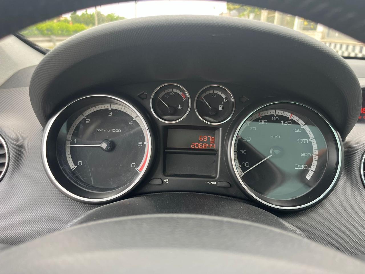 Peugeot 308 1.6 HDi SW Ciel Féline - 2011