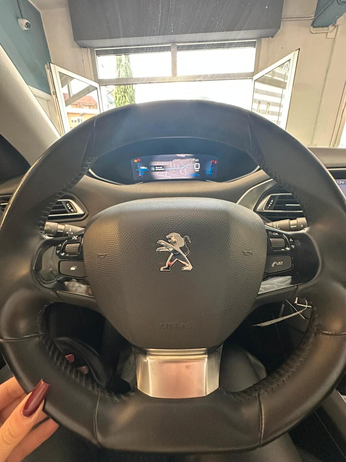 Peugeot 308 BlueHDi 130 S&S Active Business 2021