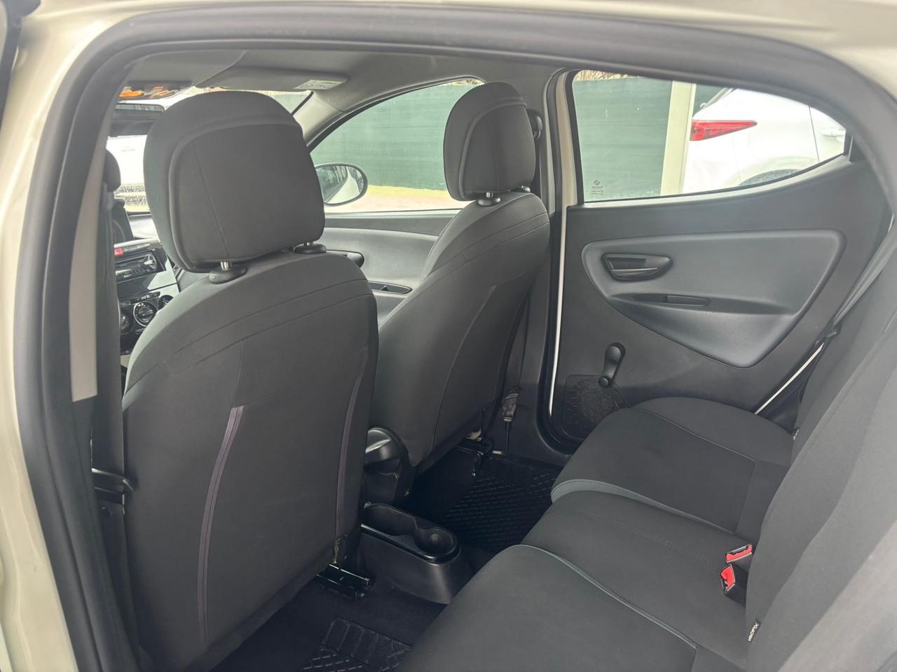 Lancia Ypsilon 1.2 69 CV 5 porte Silver