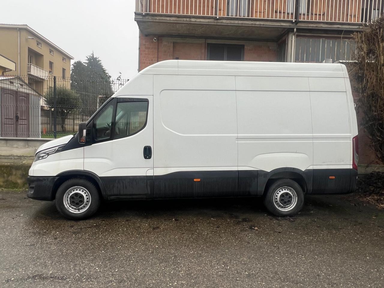 Iveco Daily 33S12 2.3 HPT PC Cabinato