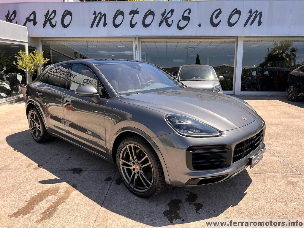 Porsche Cayenne Coupé 3.0 V6 E-Hybrida soli 779 euro al mese