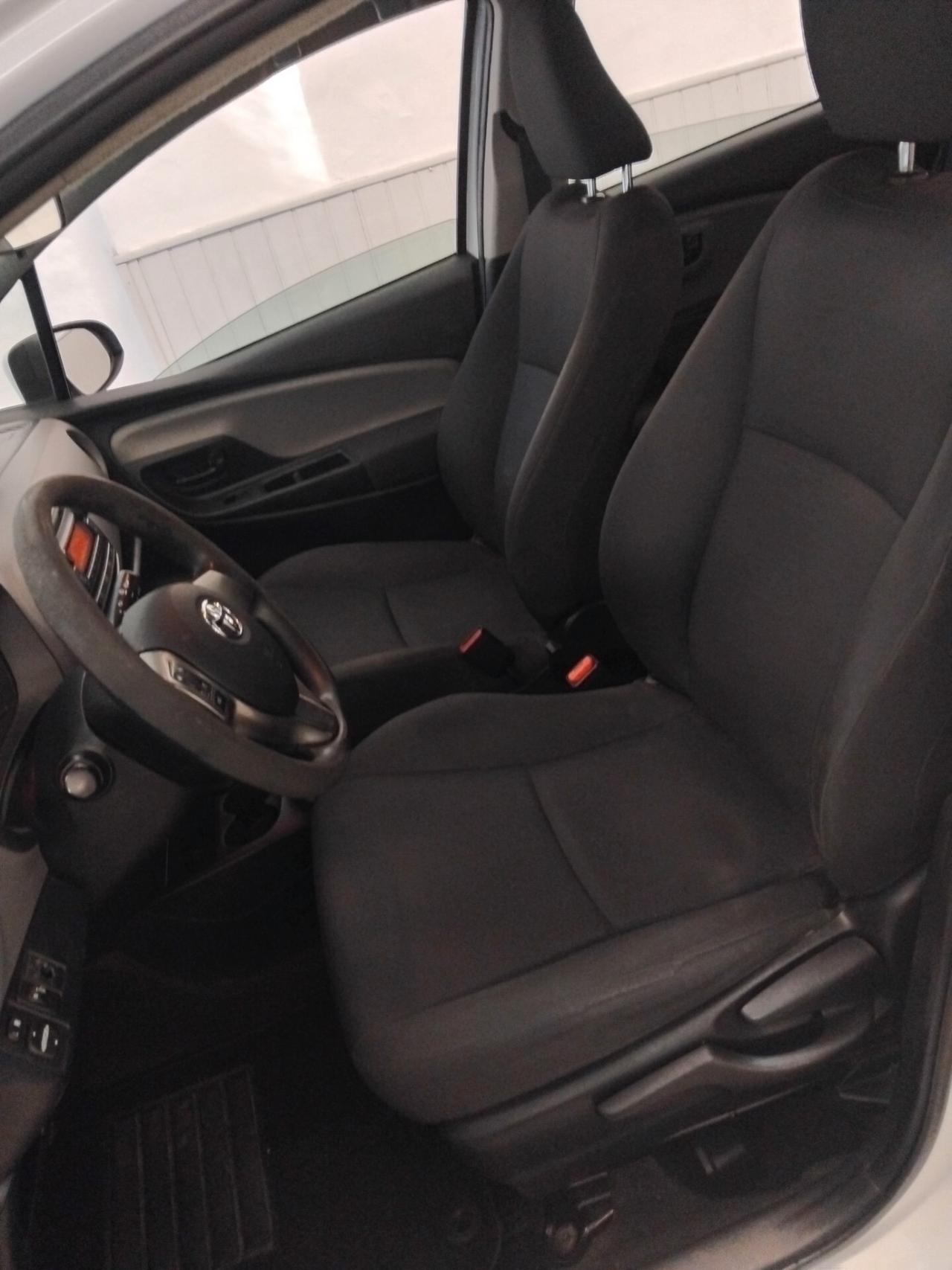 Toyota Yaris 1000 lounge