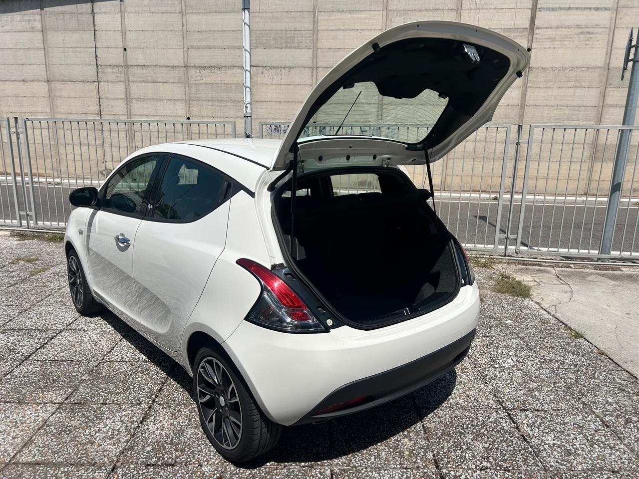 Lancia Ypsilon 1.2 69 CV 5 porte S&S Gold