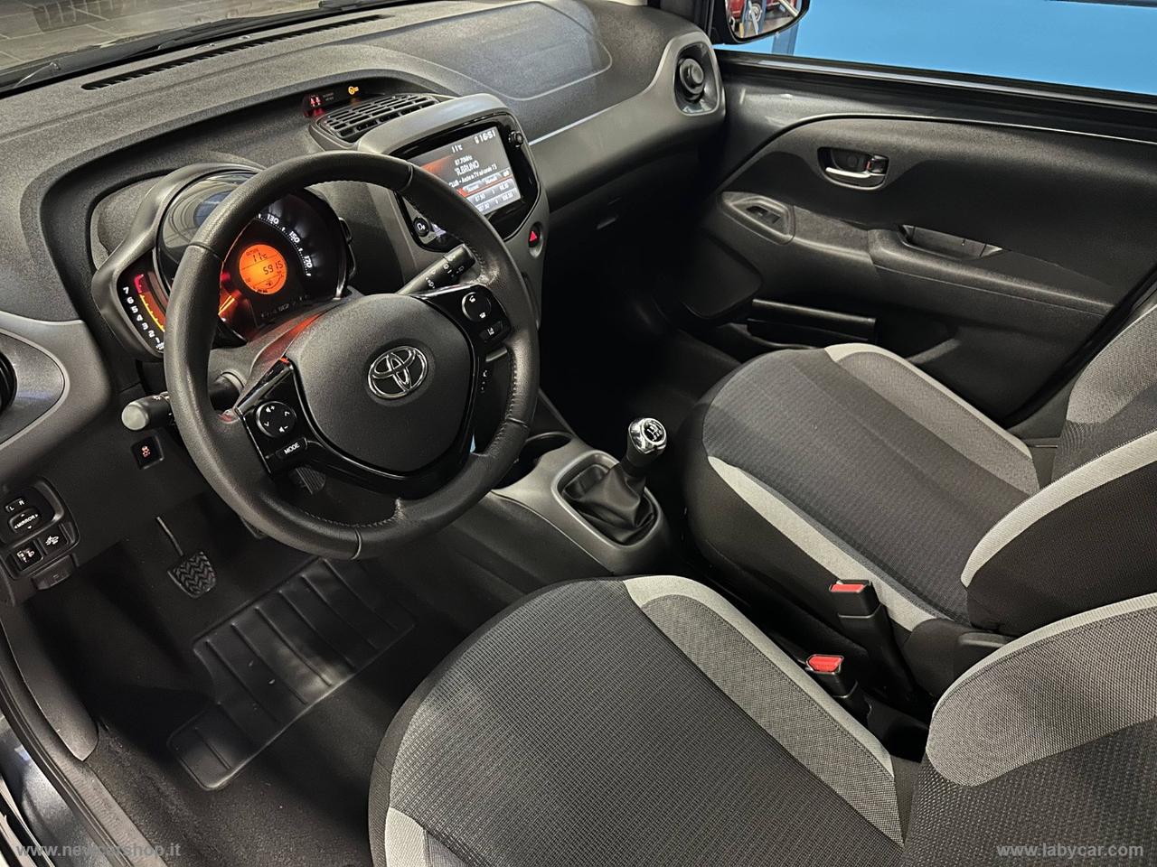 TOYOTA Aygo Connect 1.0 VVT-i 72 CV 5p. x-play