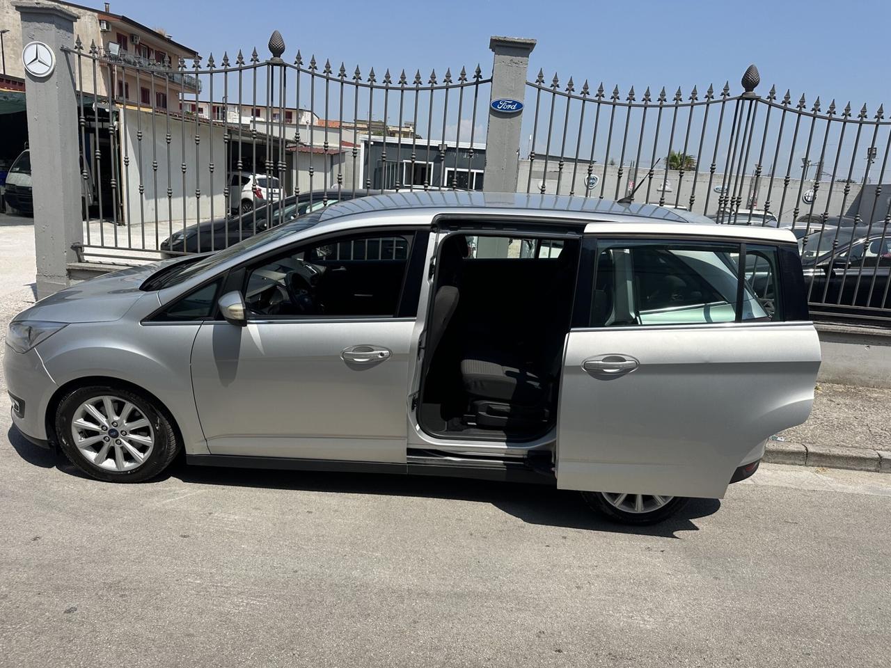Ford C-Max7 1.5 TDCi 120CV Titanium 7 Posti