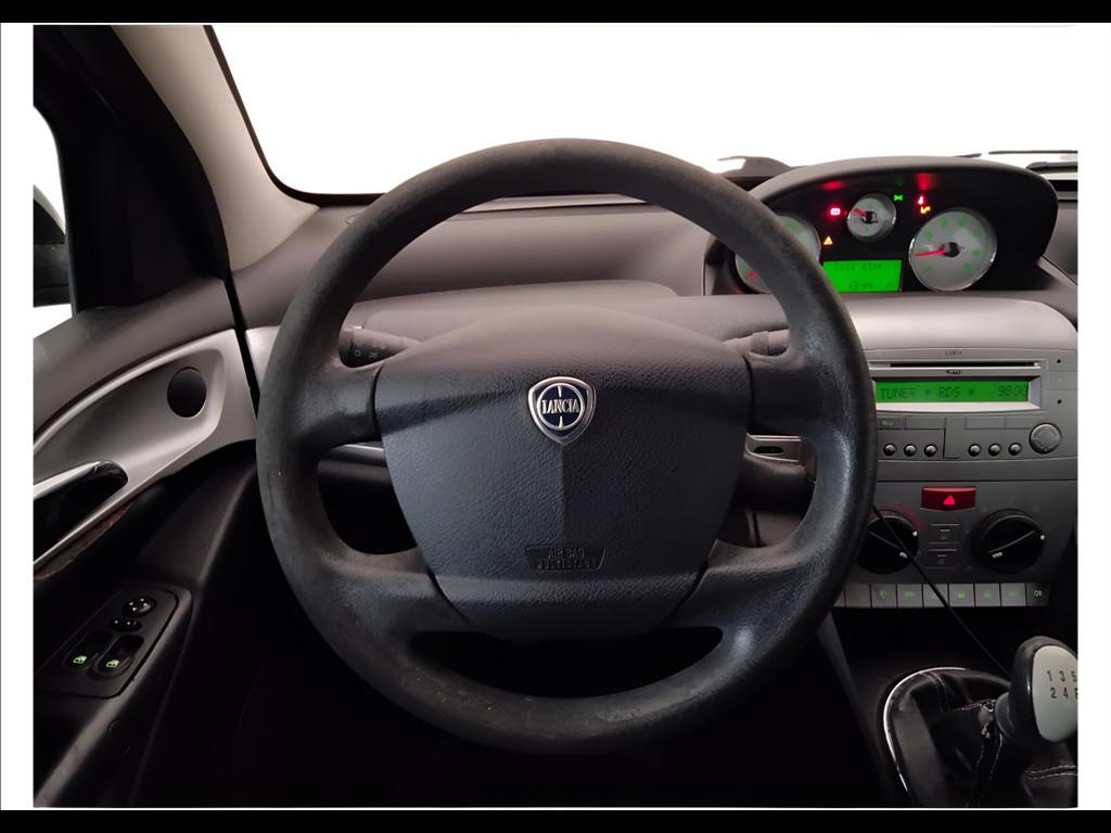 LANCIA Ypsilon II 2007 - Ypsilon 1.2 8v New Oro (oro)