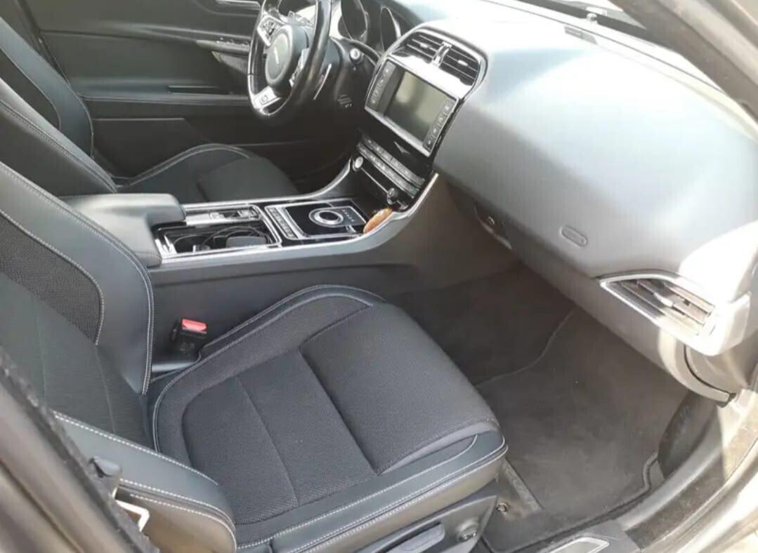 Jaguar XE 2.0 D 204 CV aut. R-Dynamic HSE