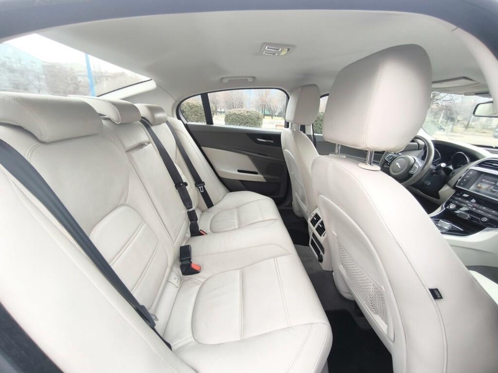 JAGUAR XE 2,0 180CV- AUTOMATICA-EURO 6- MOTORE NUOVO