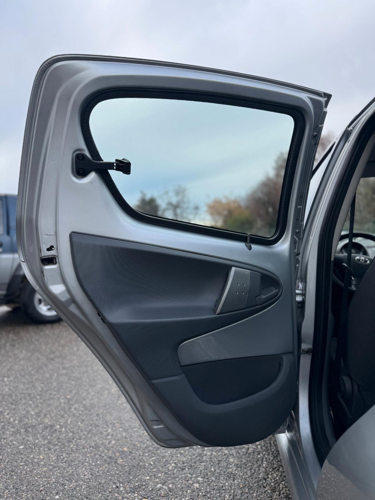 Toyota Aygo 1.0 50kW Benz 5p *67.000 km*UNICO proprietario*