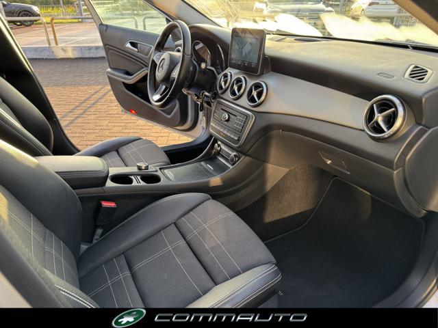 MERCEDES-BENZ GLA 200 d Automatic 4Matic Sport