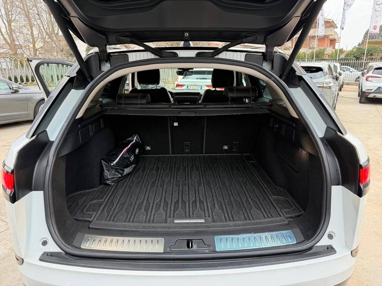 Land Rover Range Velar 2.0D I4 240 CV R-Dynamic S