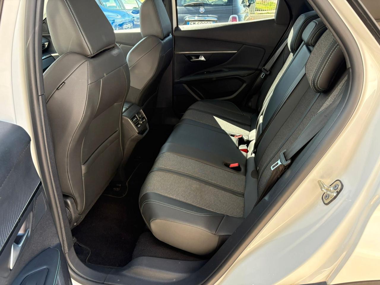 Peugeot 3008 BlueHDi 130 S&S EAT8 Active Pack