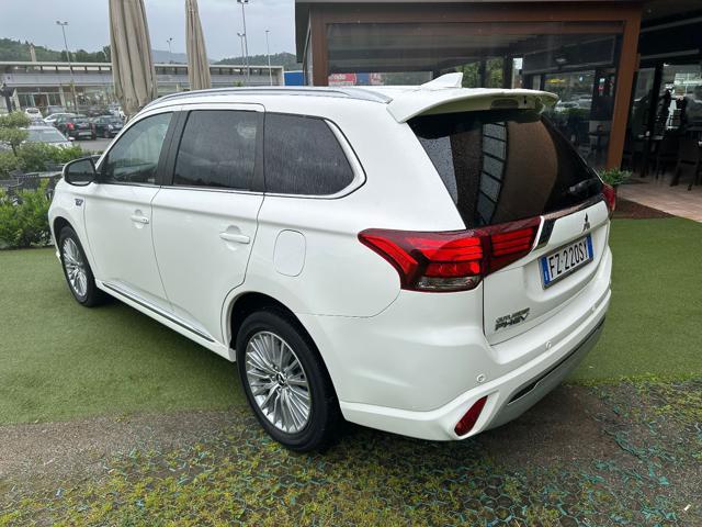 MITSUBISHI Outlander 2.4 MIVEC 4WD PHEV Instyle Plus 25000KM UNIPROP