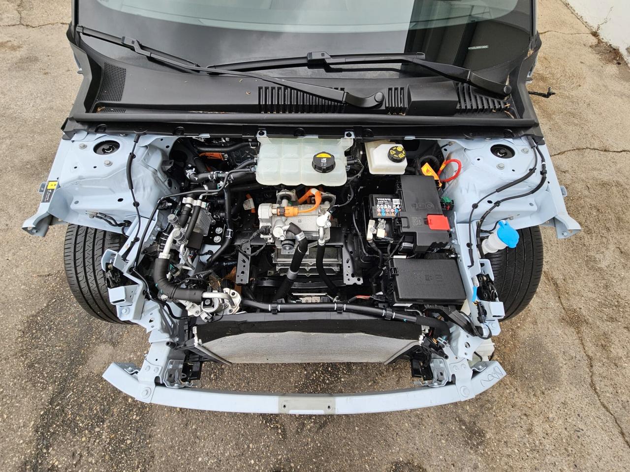 Volvo EX30 single motor Extended Range Plus rwd INCIDENTATA