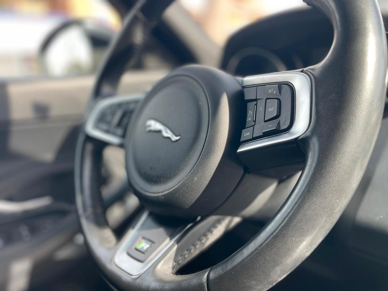 Jaguar E-Pace 2.0D 150 CV AWD aut. R-Dynamic HSE