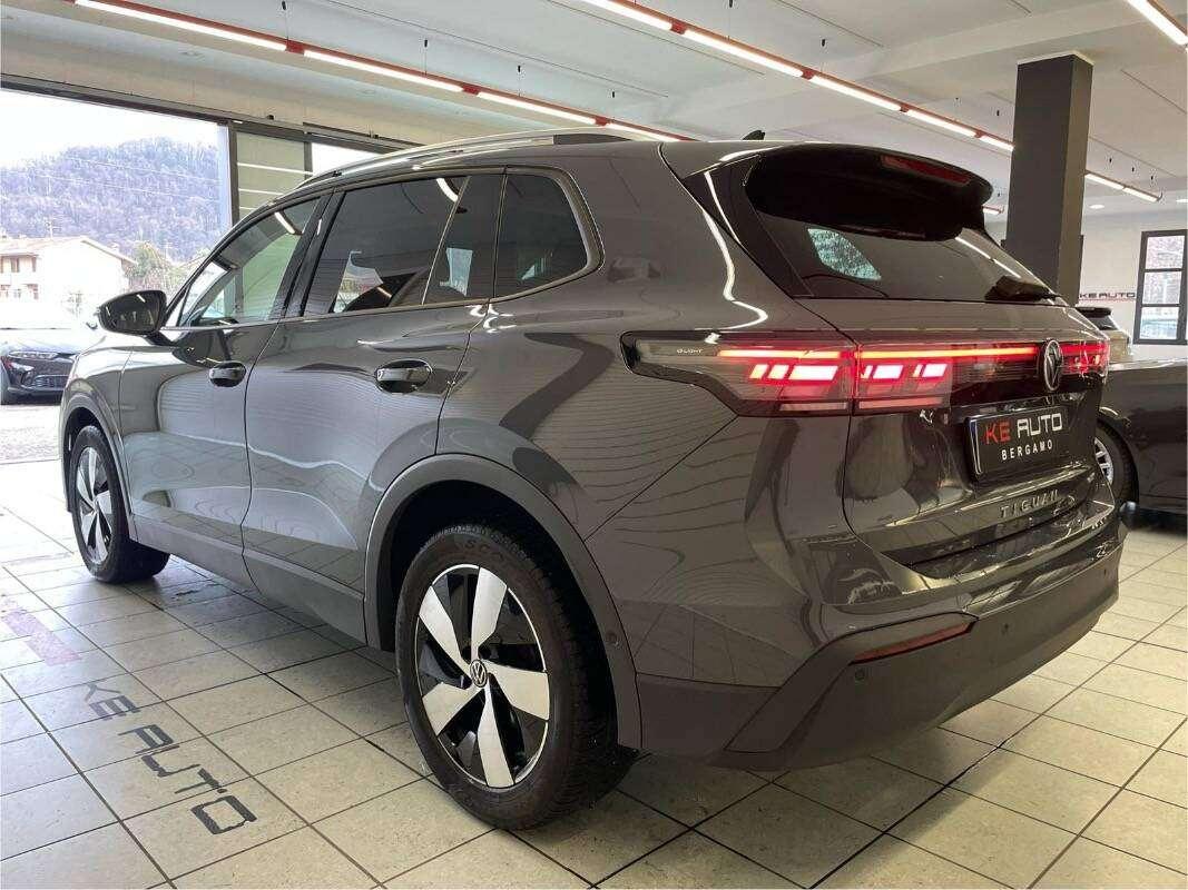 Volkswagen Tiguan Tiguan III 2024 1.5 etsi R-Line 150cv dsg