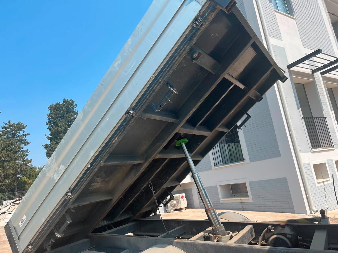 Iveco DAILY 35 C14 TRILATERALE