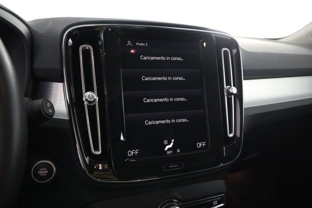 VOLVO XC40 XC40 B4 AWD Geartronic Momentum Pro