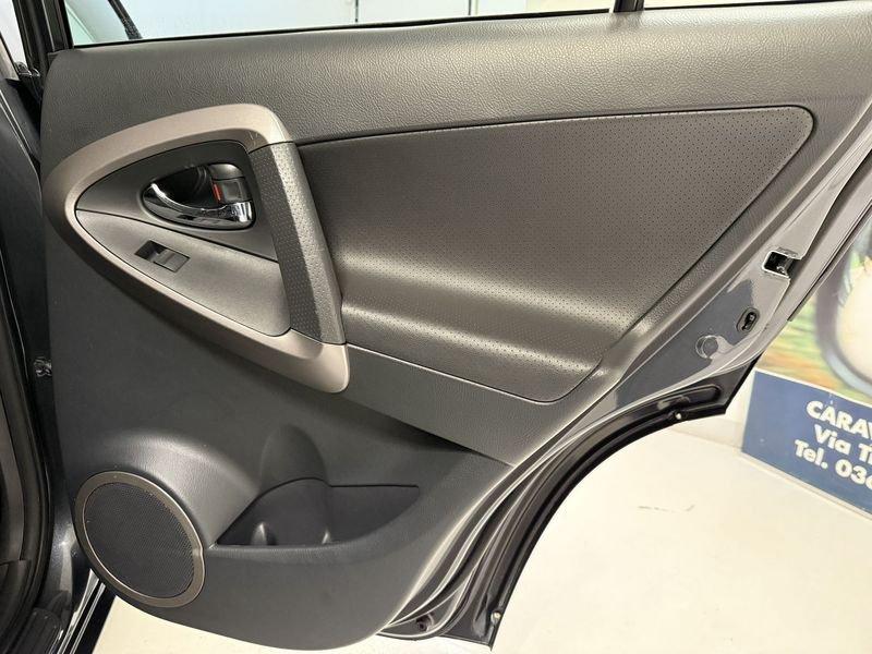 Toyota RAV4 RAV4 Crossover 2.2 d-cat Luxury 177cv