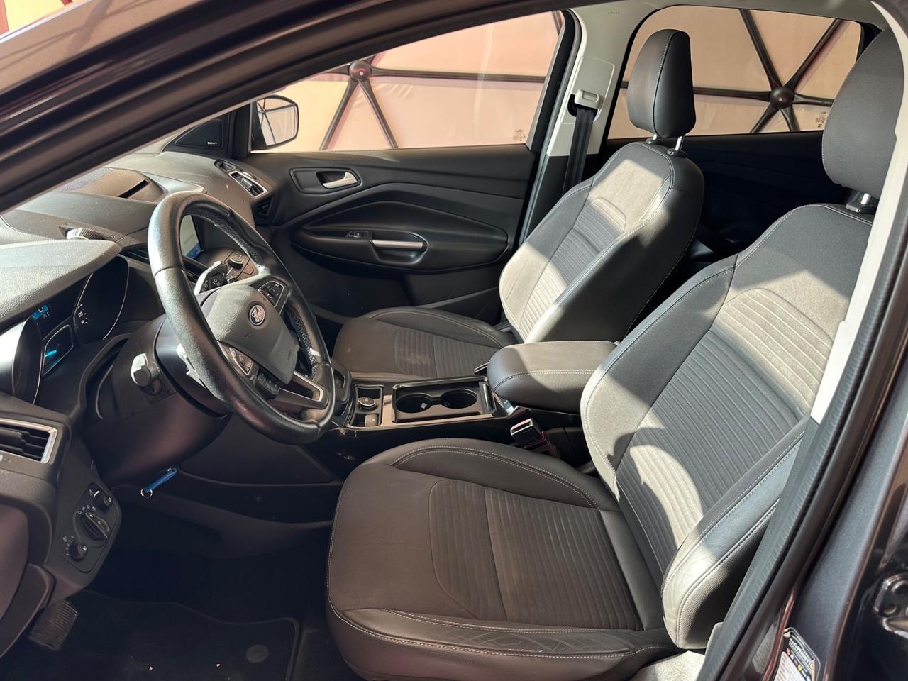 Ford Kuga 1.5 TDCI 120 CV S&S 2WD Powershift Titanium