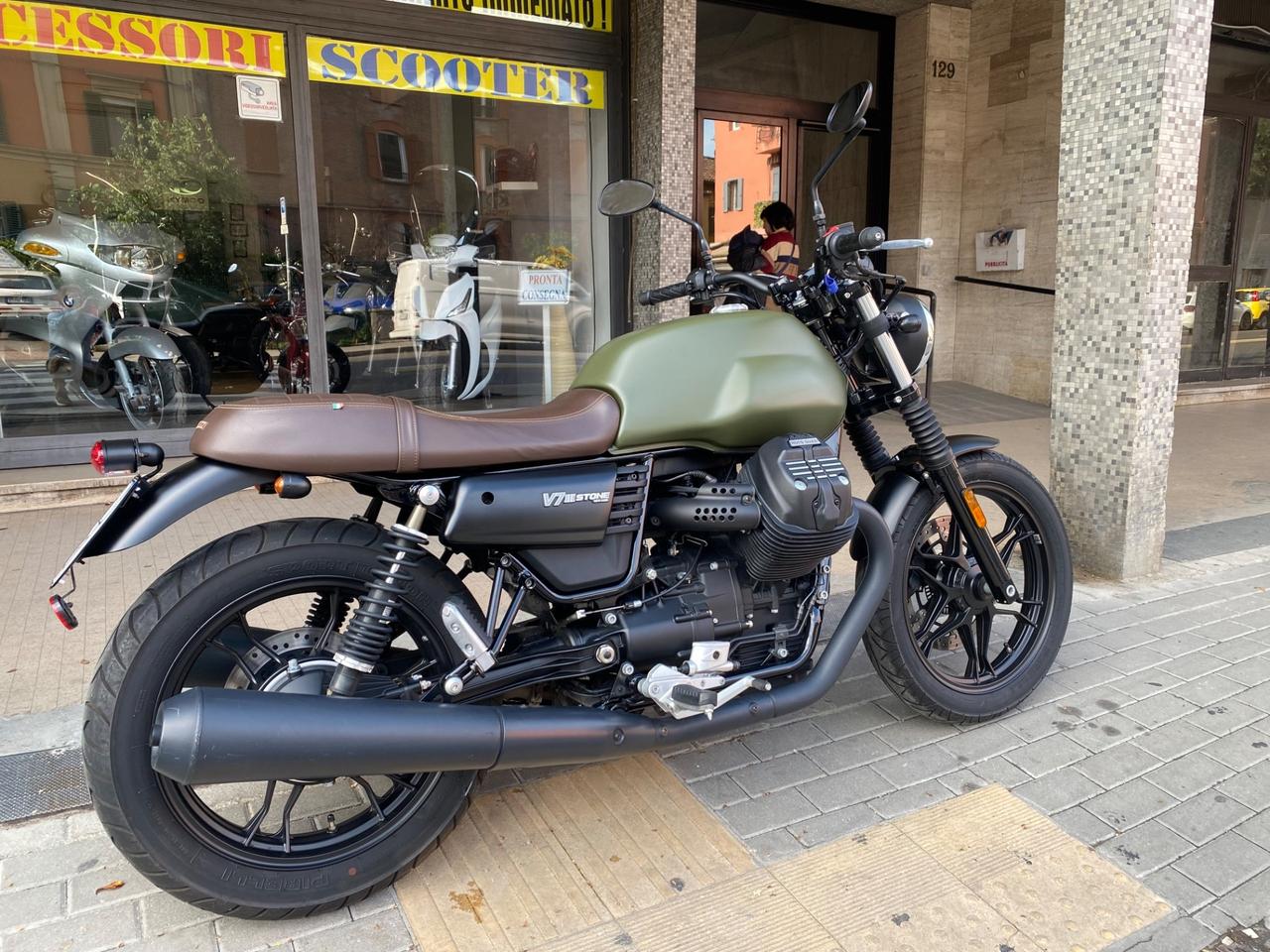 Moto Guzzi V7 III Stone cc 750 anno 2018 km 7000