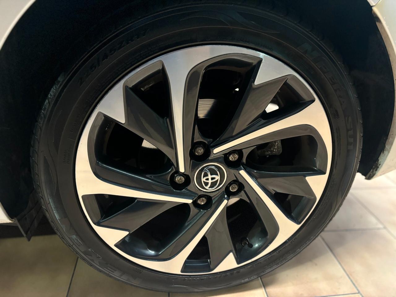 Toyota Auris 1.6 d-4d Lounge*EURO 6B*UNICO PRO