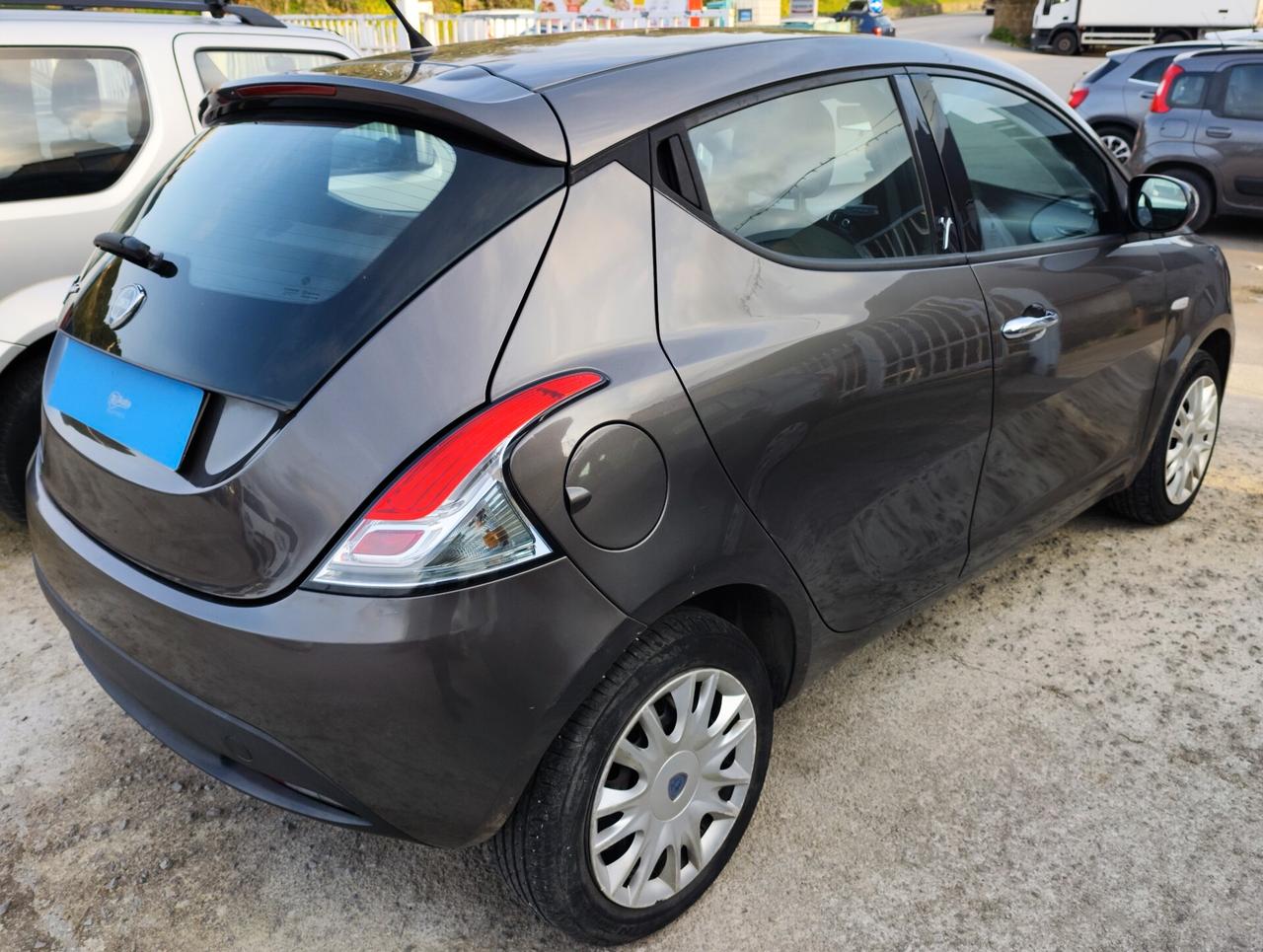 Lancia Ypsilon 1.3 MJT 16V 95 CV 5 porte S&S Silver