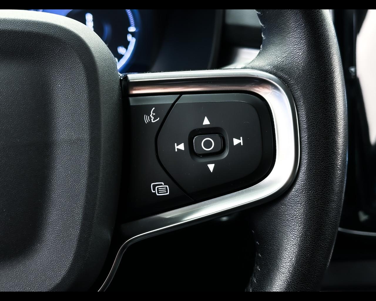 VOLVO XC40 (2017-->) - XC40 T5 Recharge Plug-in Hybrid Inscription Expression