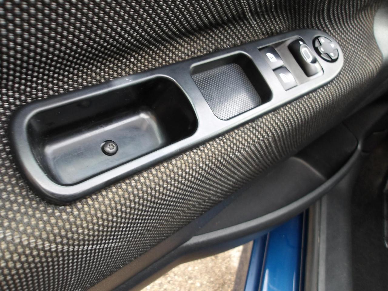 Peugeot 207 5 Porte 207 5p 1.6 hdi 16v XS