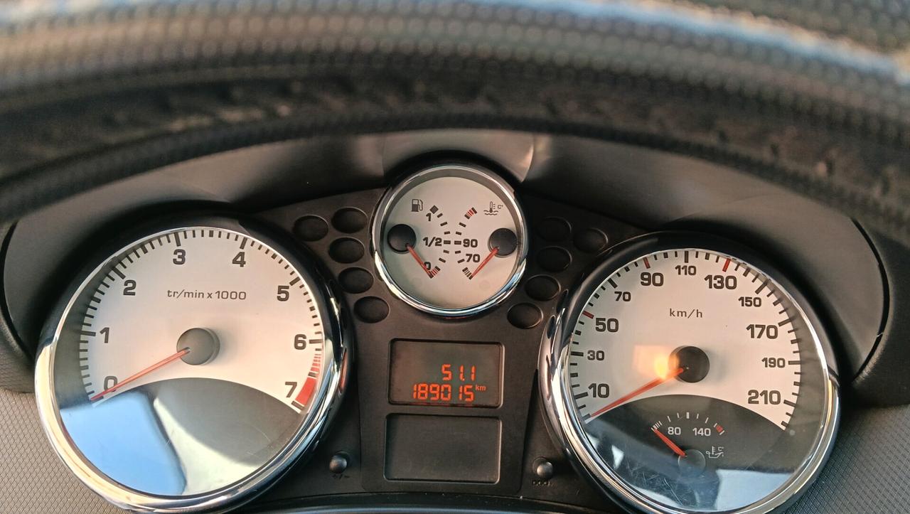 PEUGEOT 207 1.4 BENZ-2007