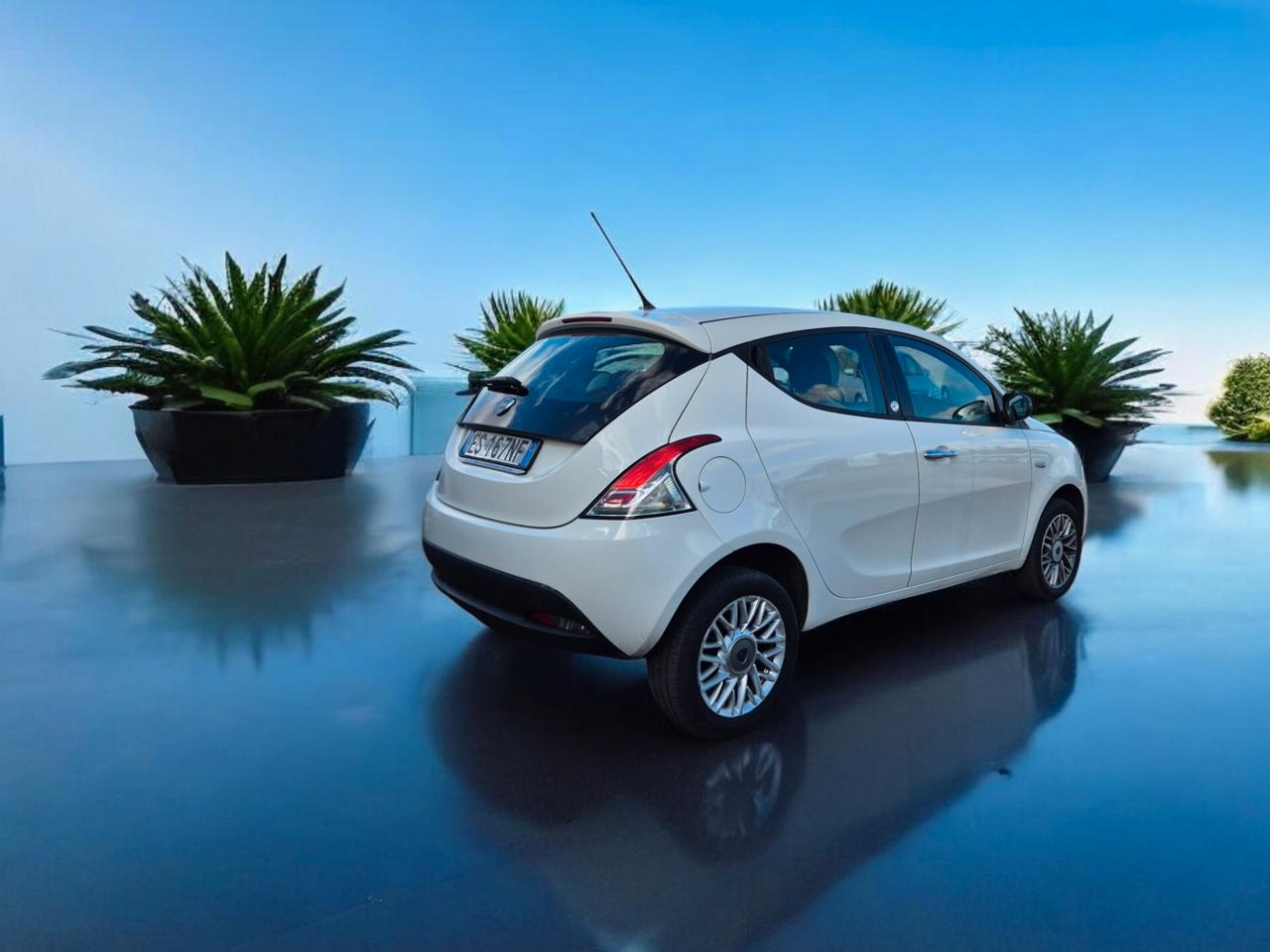 Lancia Ypsilon 0.9 TwinAir 85 CV 5 porte Metano motore rigenerato