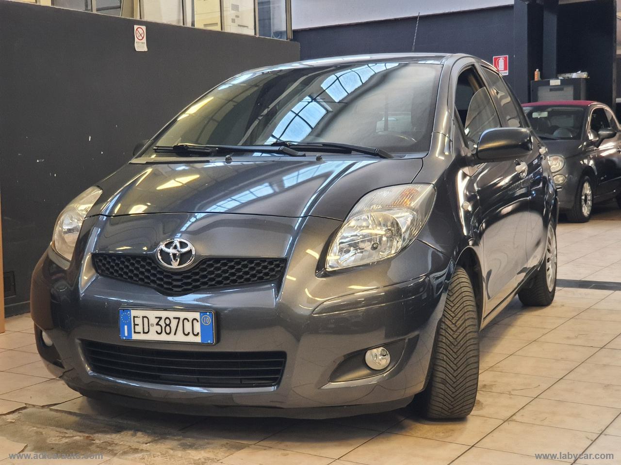 TOYOTA Yaris 1.3 5p. Sol