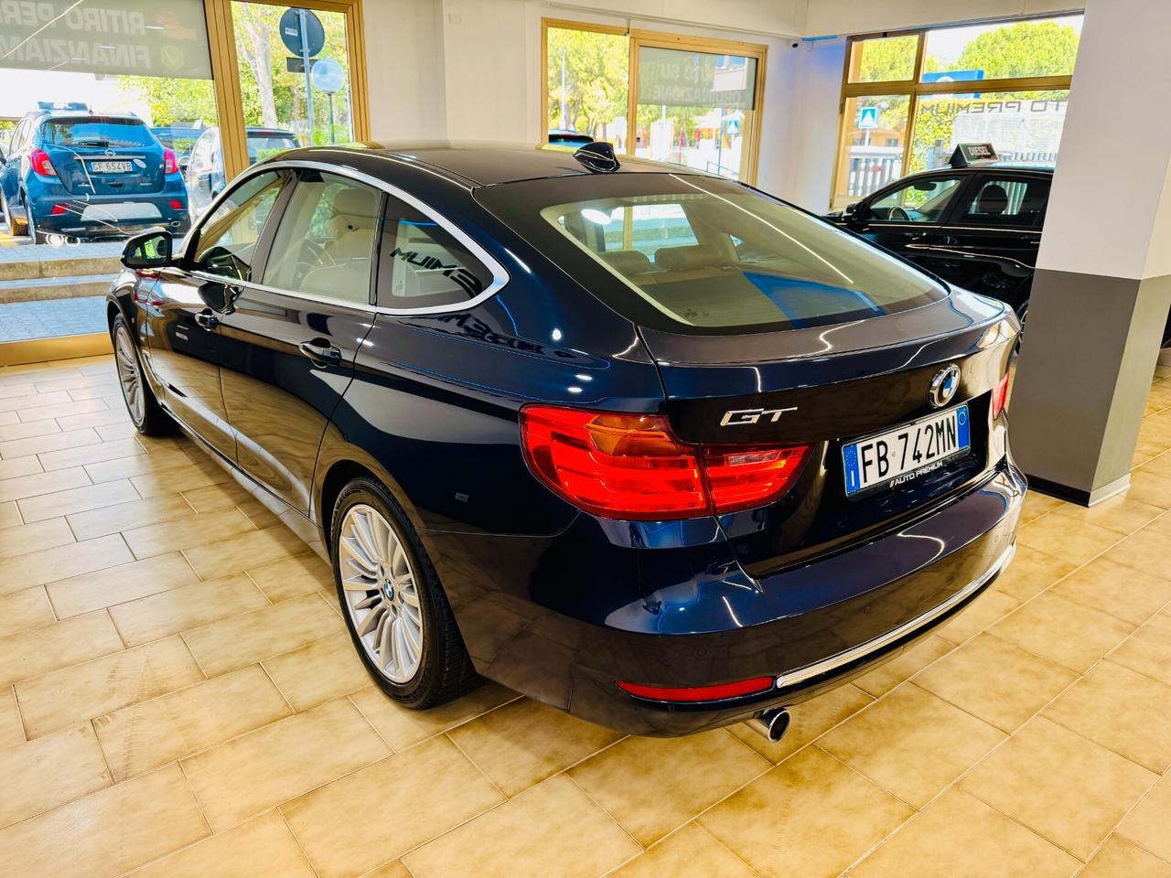 BMW 318d GT Luxury - LED / Navi