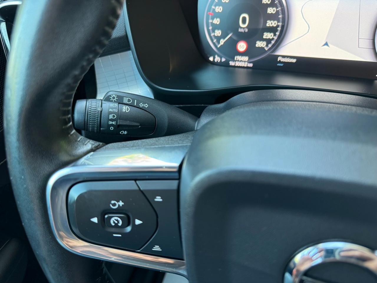 Volvo XC40 2.0 d4 Momentum AWD GEARTRONIC UNIPROP.