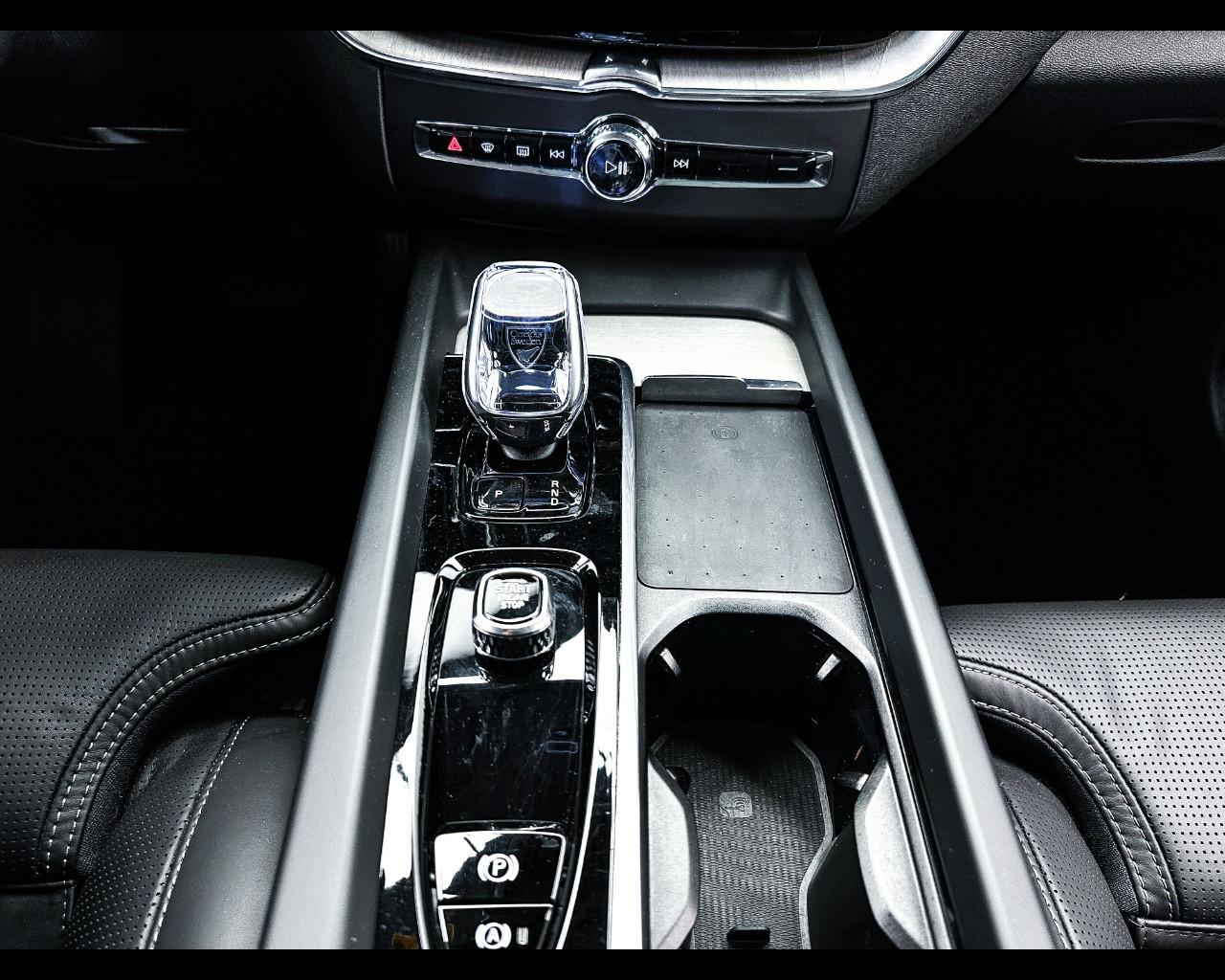 VOLVO XC60 (2017-->) - XC60 T6 Plug-in hybrid AWD automatico Plus Bright