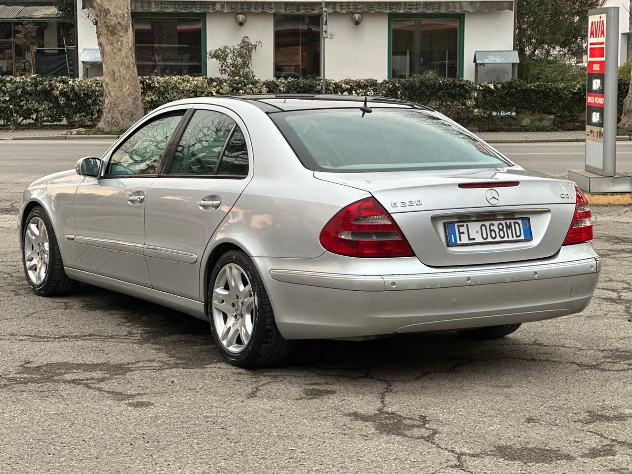 Mercedes-benz E 220 CDI cat Elegance 2004