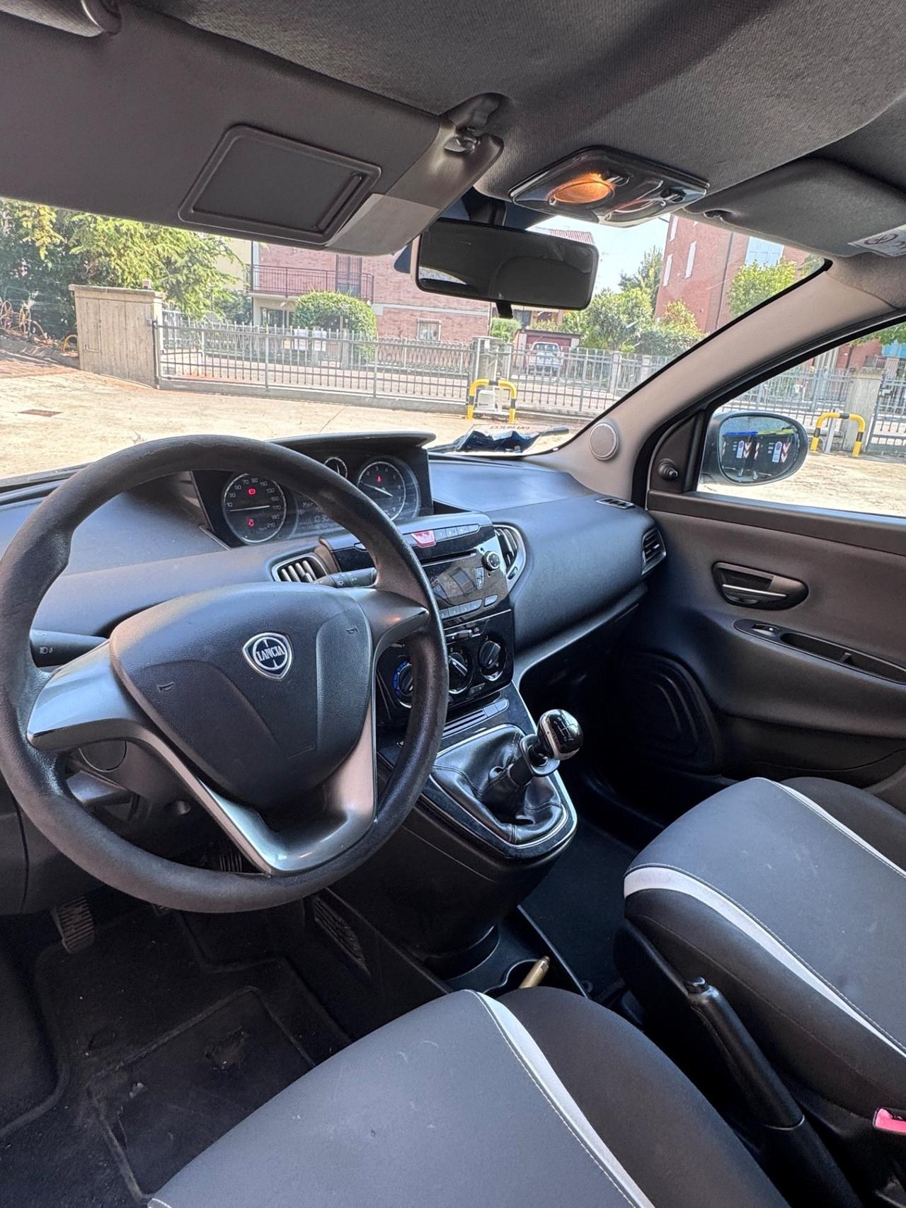 Lancia Ypsilon 1.2 69 CV 5 porte GPL Ecochic Gold