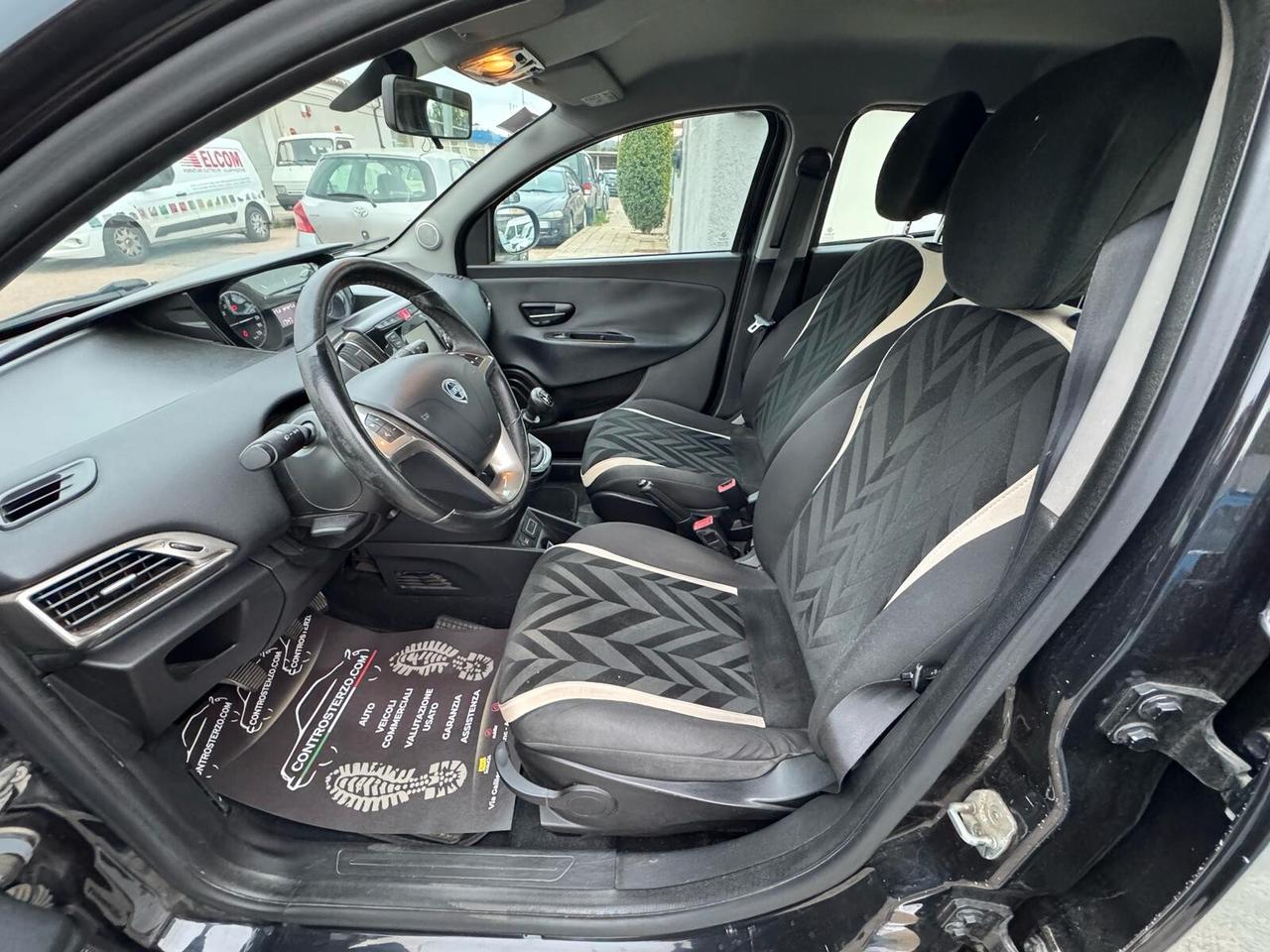 LANCIA YPSILON - NEOPATENTATI - 2 UNITà DISP