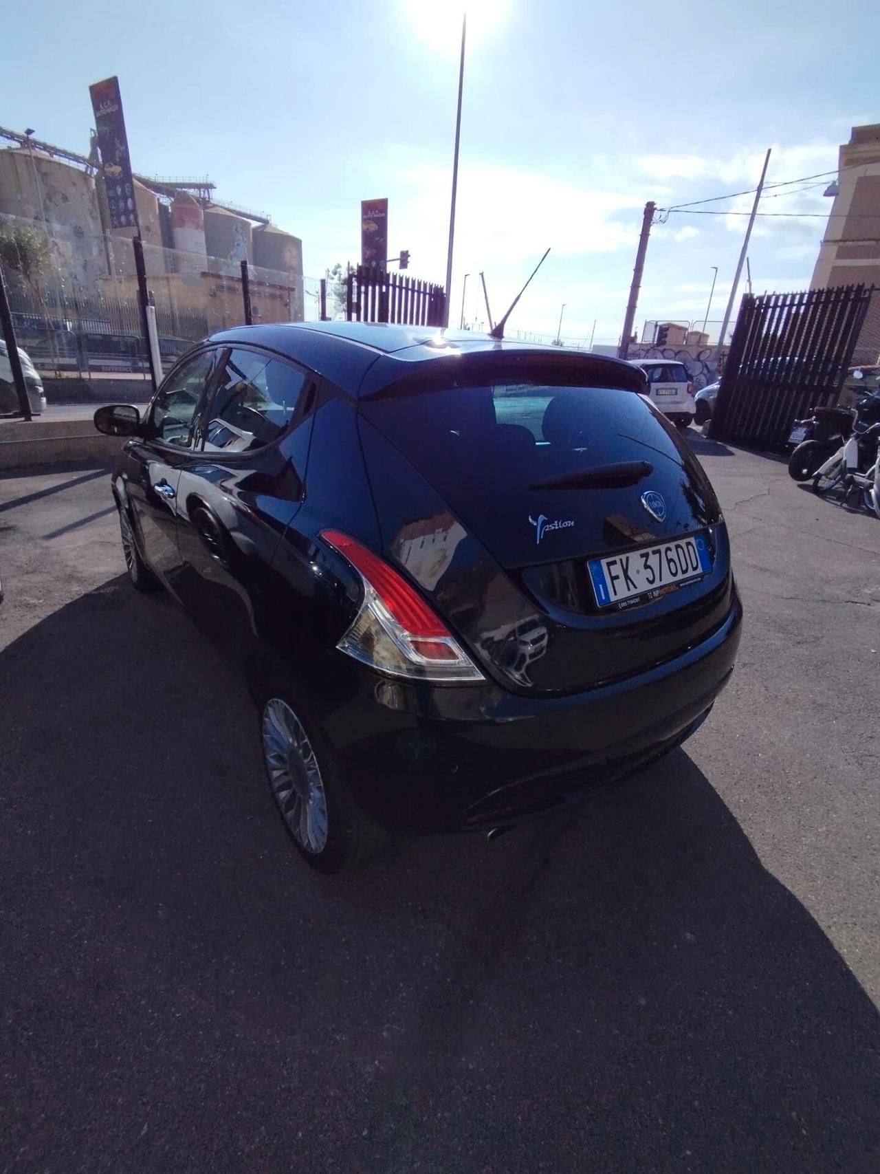 Lancia Ypsilon 1.3 MJT 16V 95 CV 5 porte S&S Gold km116.000