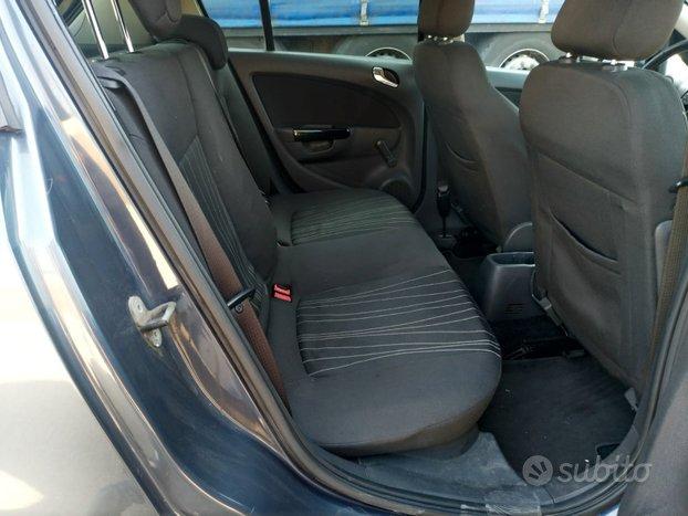 opel corsa benzina 1.2+ GPL