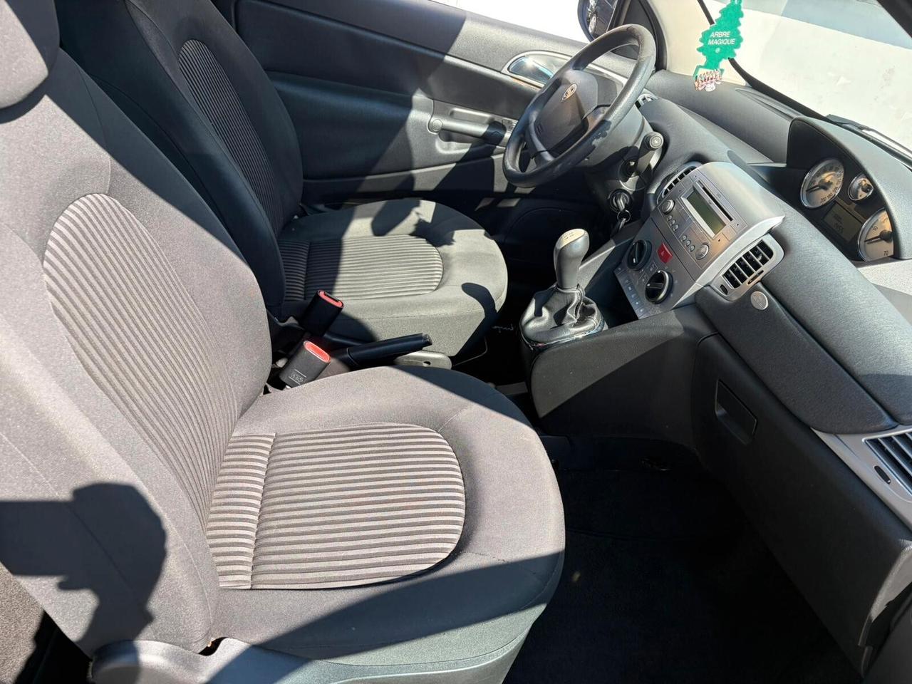 Lancia Ypsilon 1.3 MJT 75 CV Argento*NEOPATENTATI