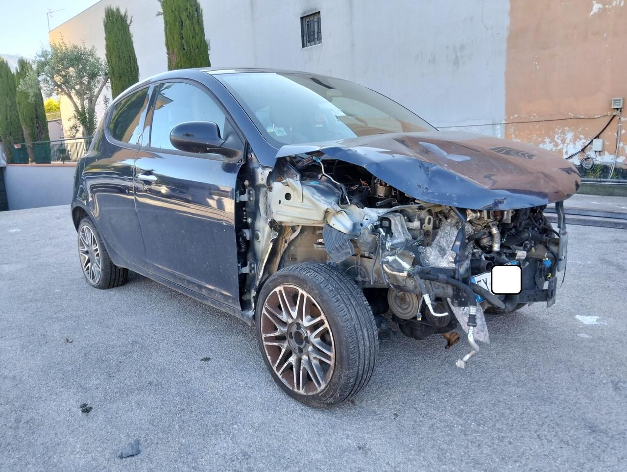 Lancia Ypsilon 1.3 M-jet 95cv 2015 SINISTRATA