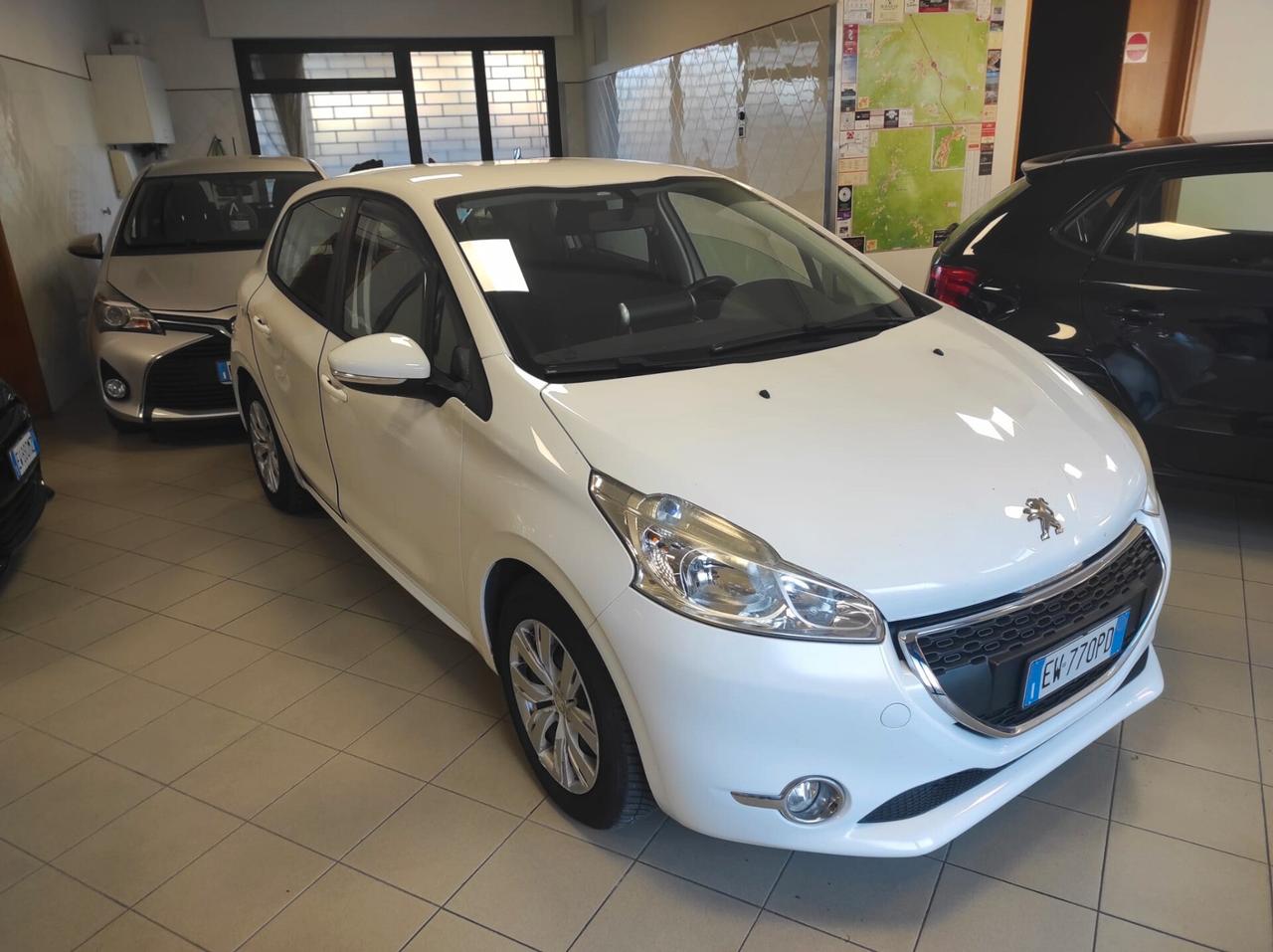 Peugeot 208 1.4 HDi 68 CV 5 porte Allure