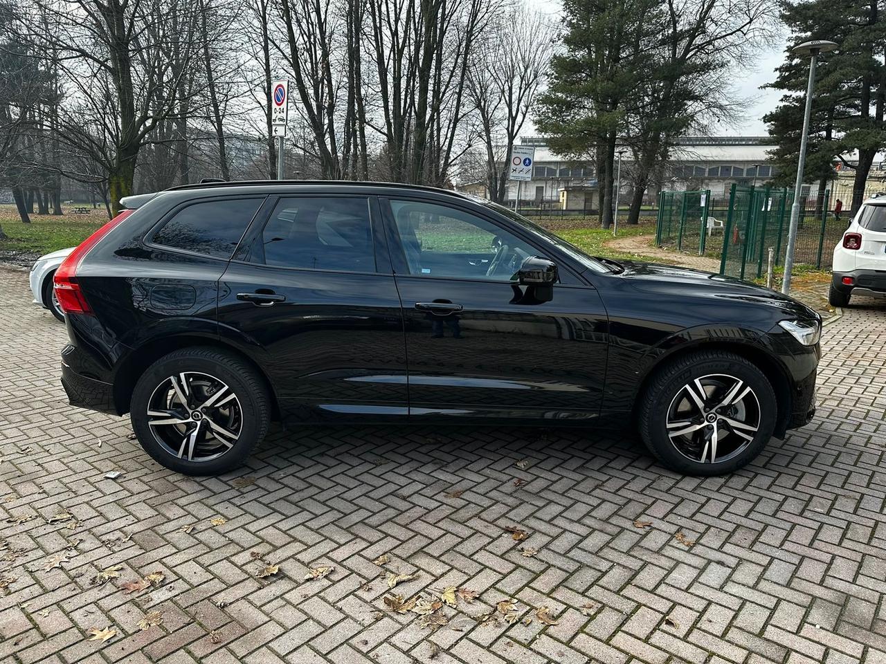 Volvo XC 60 Plus Dark 2.0 B4 MHEV