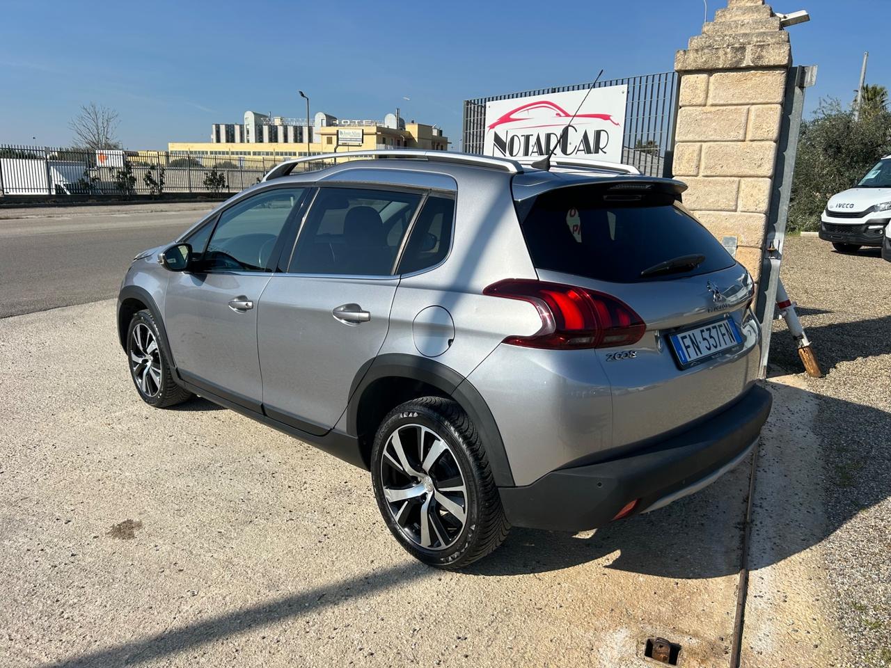 Peugeot 2008 BlueHDi 100 S&S Black Matt